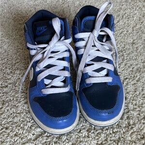 Nike Kids Navy and Blue Sneakers